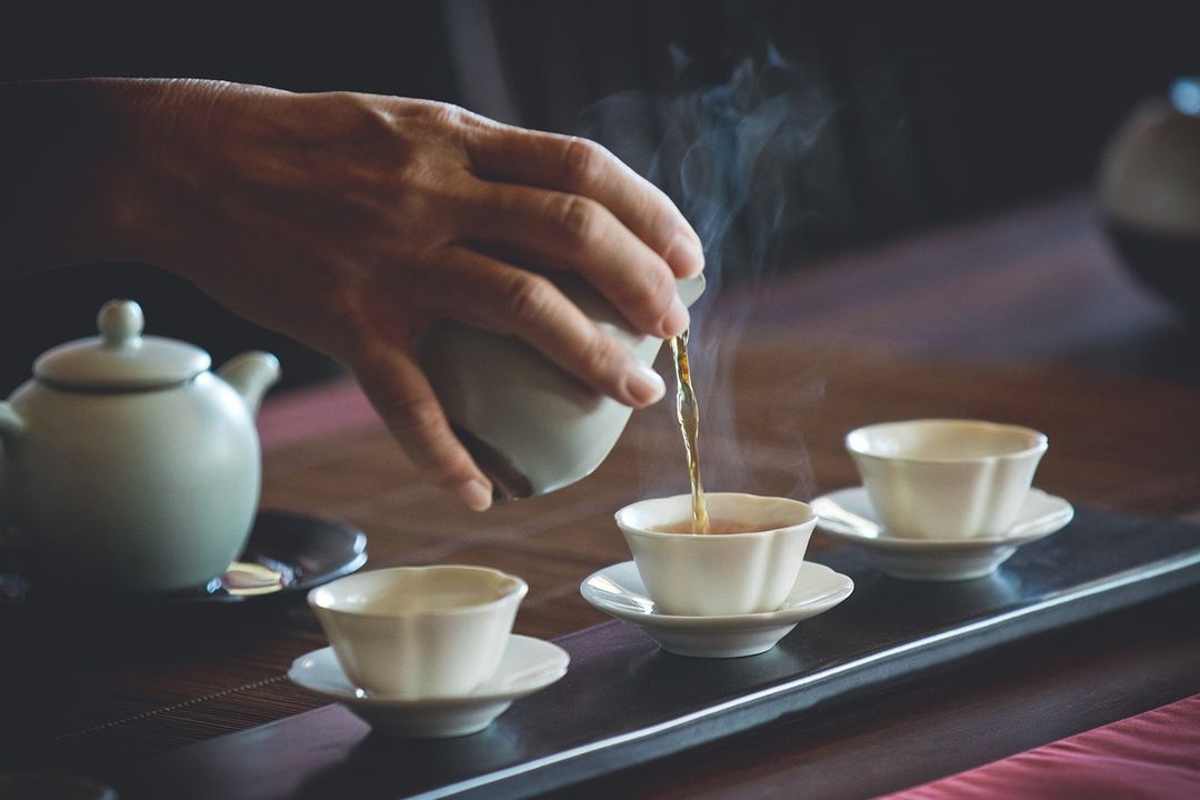 Luye Red Oolong Tea Pouring Luye Red Oolong Tea Pouring