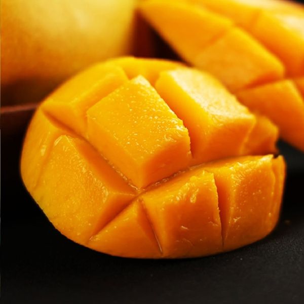Mango B Close-up of sliced Summer Snow mango flesh from Sun Farm, Taitung, showing its golden-orange color, summer 2026