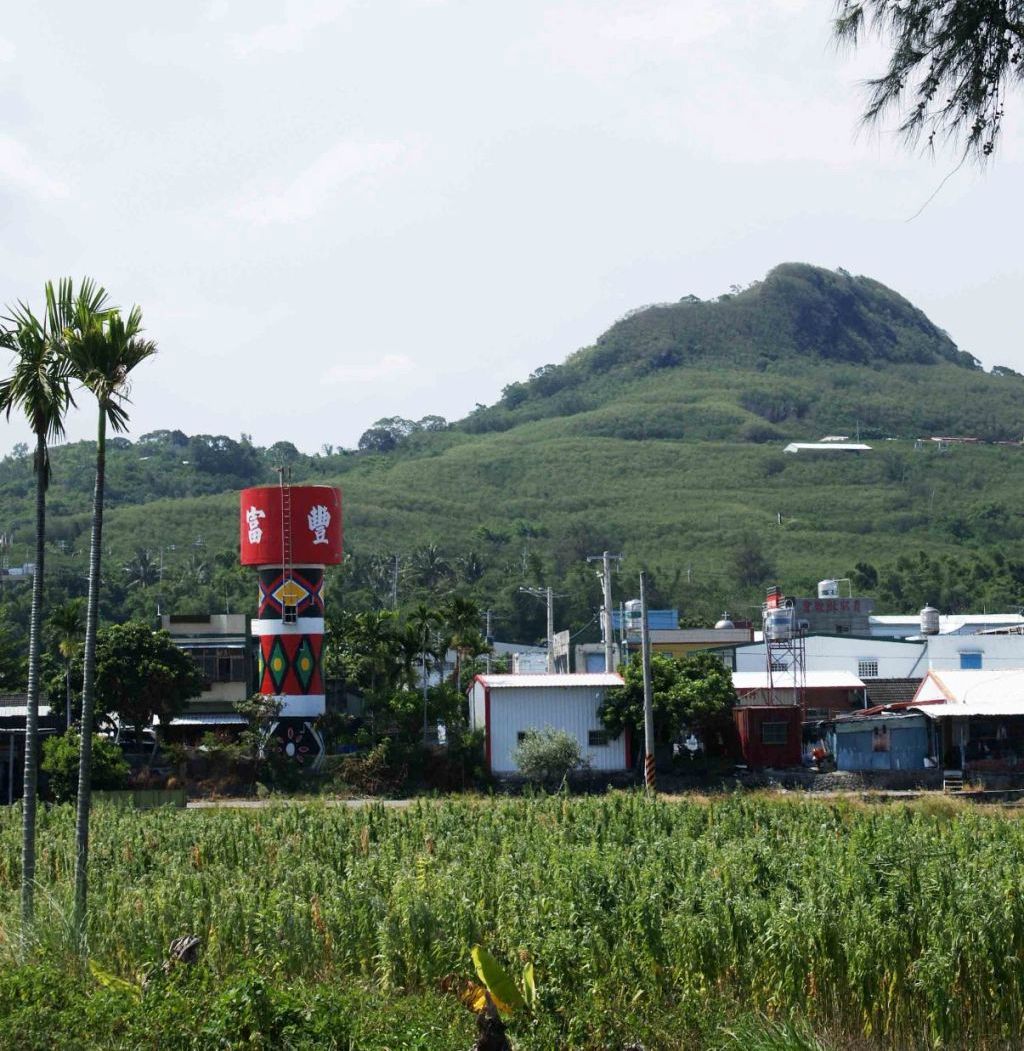 The landscape of Kakawasan with the surrounding mountains